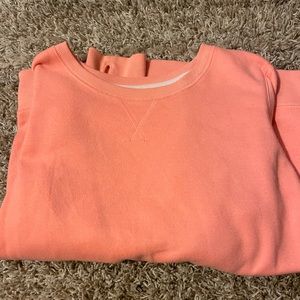 It has thumb holes 🤭